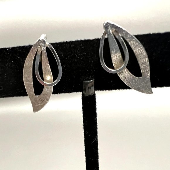 Van Dell Vintage Textured Sterling Silver Screw Back Earring EUC - Picture 1 of 12